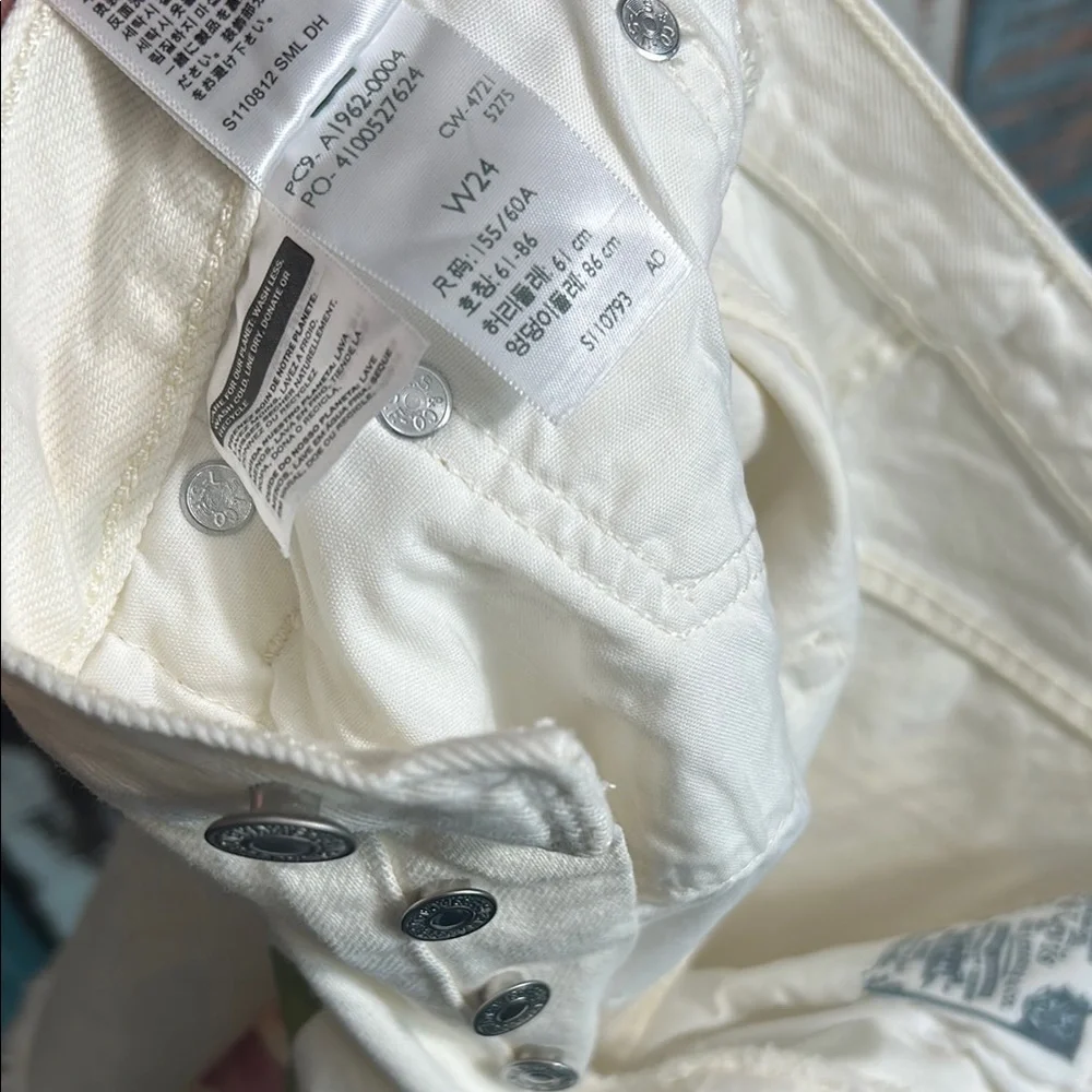 Levi’s 501 24 Stylish Cream Shorts with love design - Picture 16 of 16